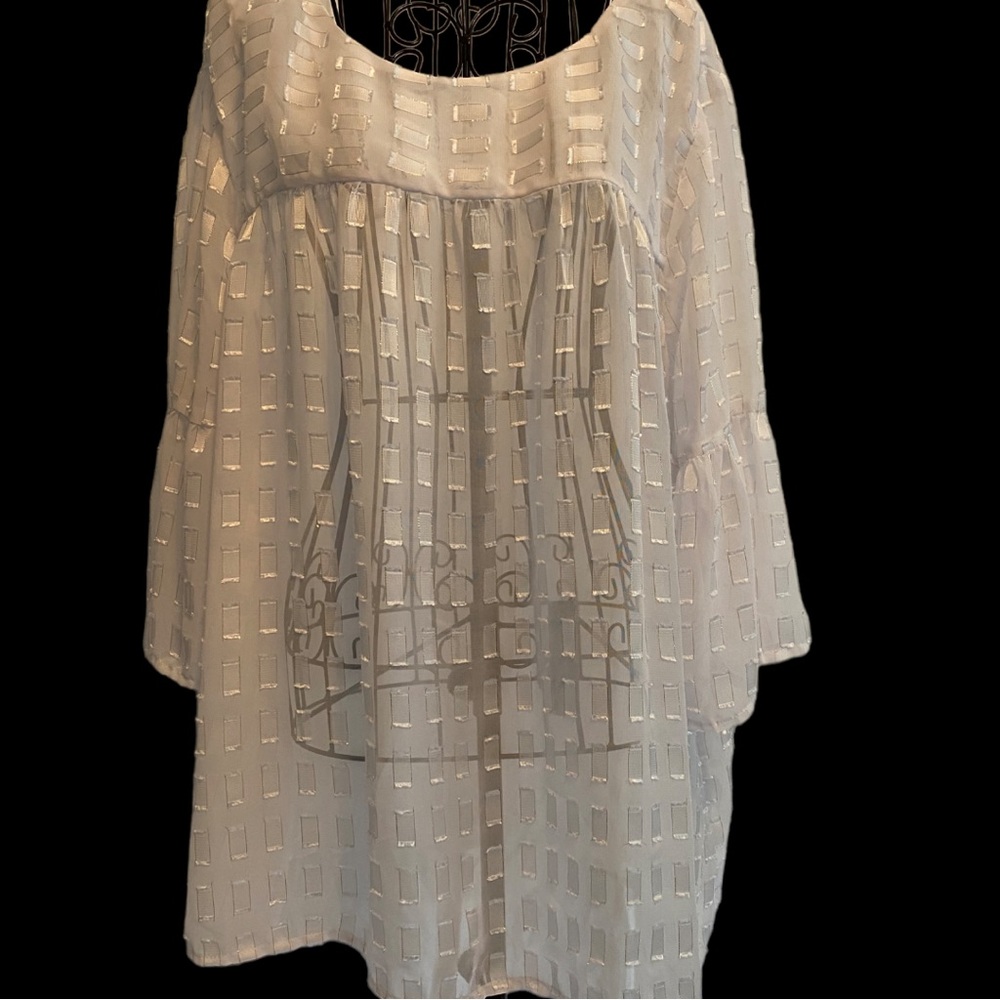 White with gold accents XL woman’s top